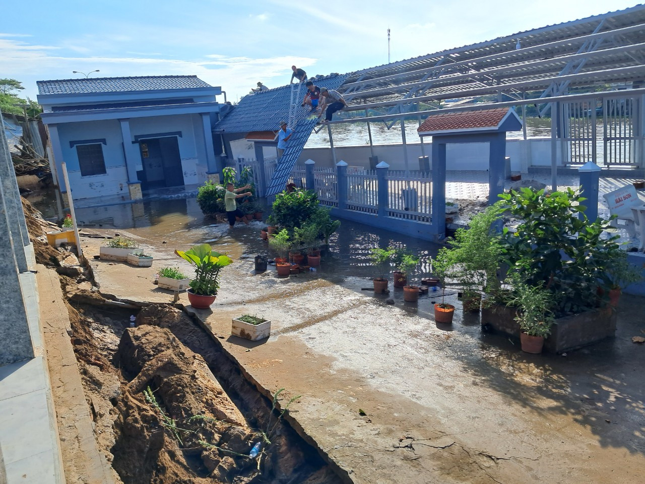 Hiện trường vụ sạt lở.