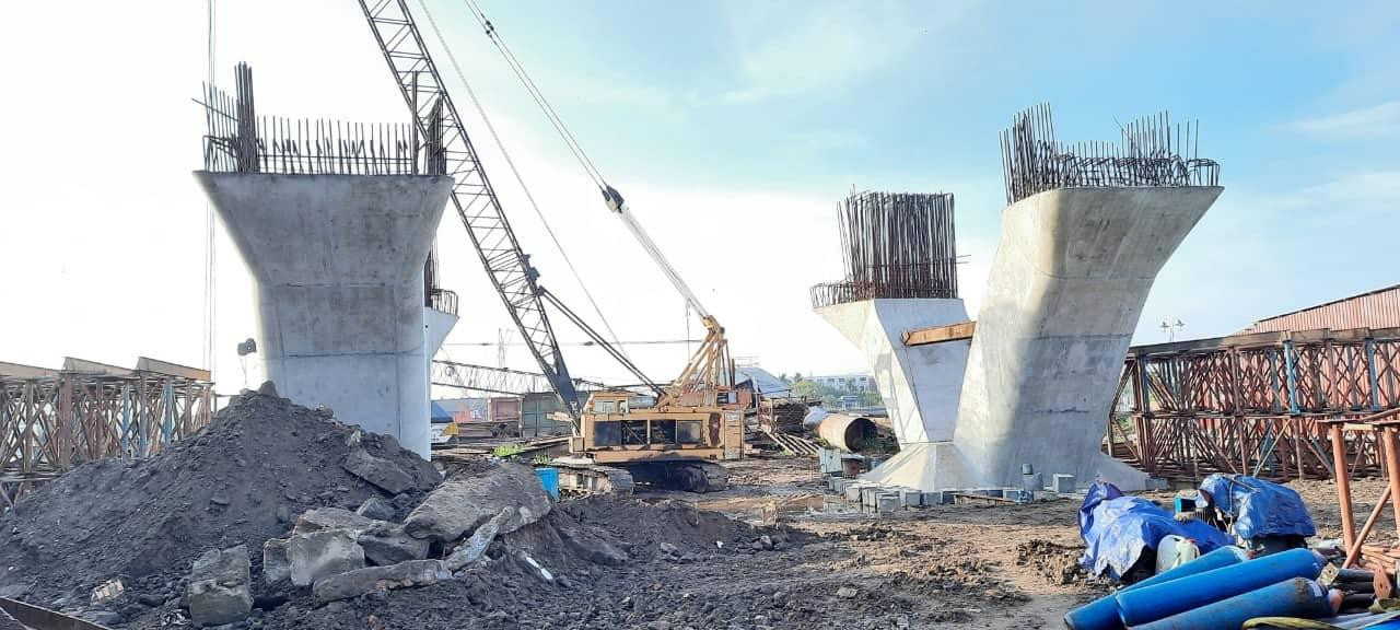 Hiện trường thi công cầu phía quận Ninh Kiều. Hiện trường thi công cầu phía quận Ninh Kiều.