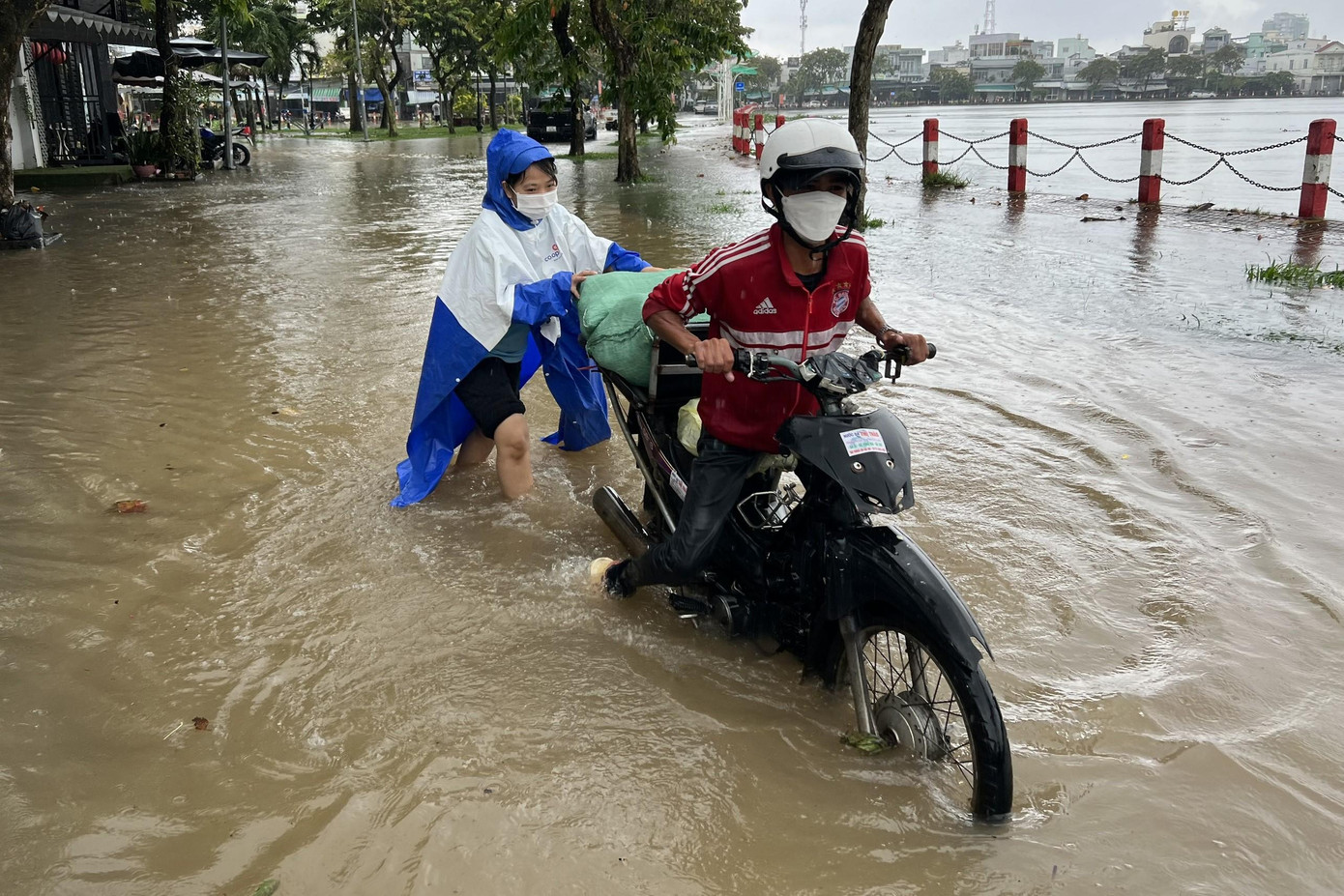 Đường bờ hồ Xáng Thổi, quận Ninh Kiều.