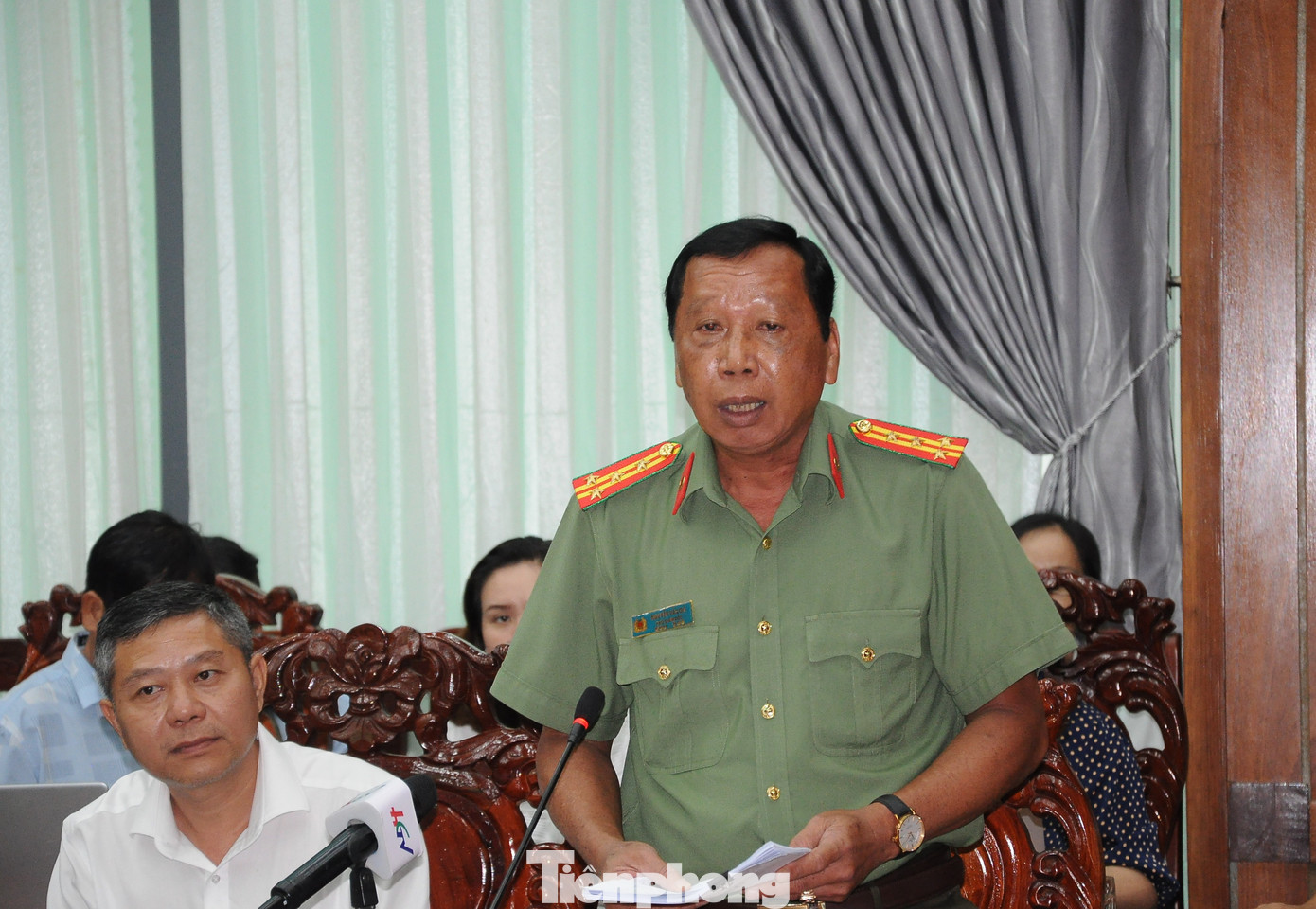 Đại tá Nguyễn Văn Giá – Phó Giám đốc Công an tỉnh Hậu Giang thông tin tại hội nghị. Ảnh: Cảnh Kỳ. Đại tá Nguyễn Văn Giá – Phó Giám đốc Công an tỉnh Hậu Giang thông tin tại hội nghị. Ảnh: Cảnh Kỳ.