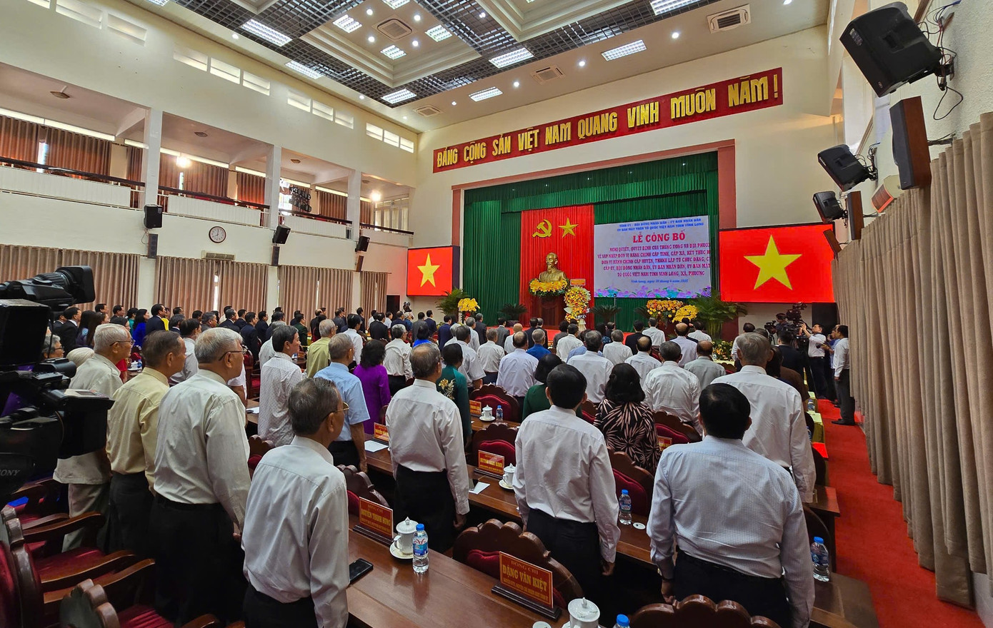 Đại biểu làm lễ chào cờ tại sự kiện. Ảnh: CK Đại biểu làm lễ chào cờ tại sự kiện. Ảnh: CK