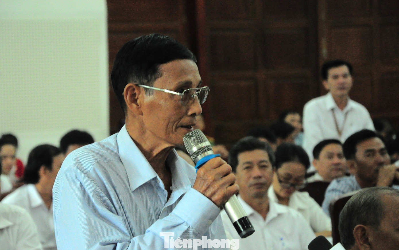 Cử tri nêu ý kiến với Chủ tịch Quốc hội Trần Thanh Mẫn. Cử tri nêu ý kiến với Chủ tịch Quốc hội Trần Thanh Mẫn.