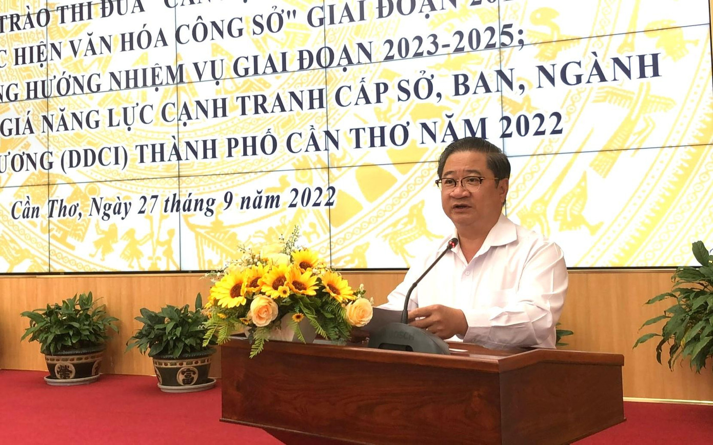 Chủ tịch UBND TP Cần Thơ Trần Việt Trường phát biểu tại hội nghị. Chủ tịch UBND TP Cần Thơ Trần Việt Trường phát biểu tại hội nghị.