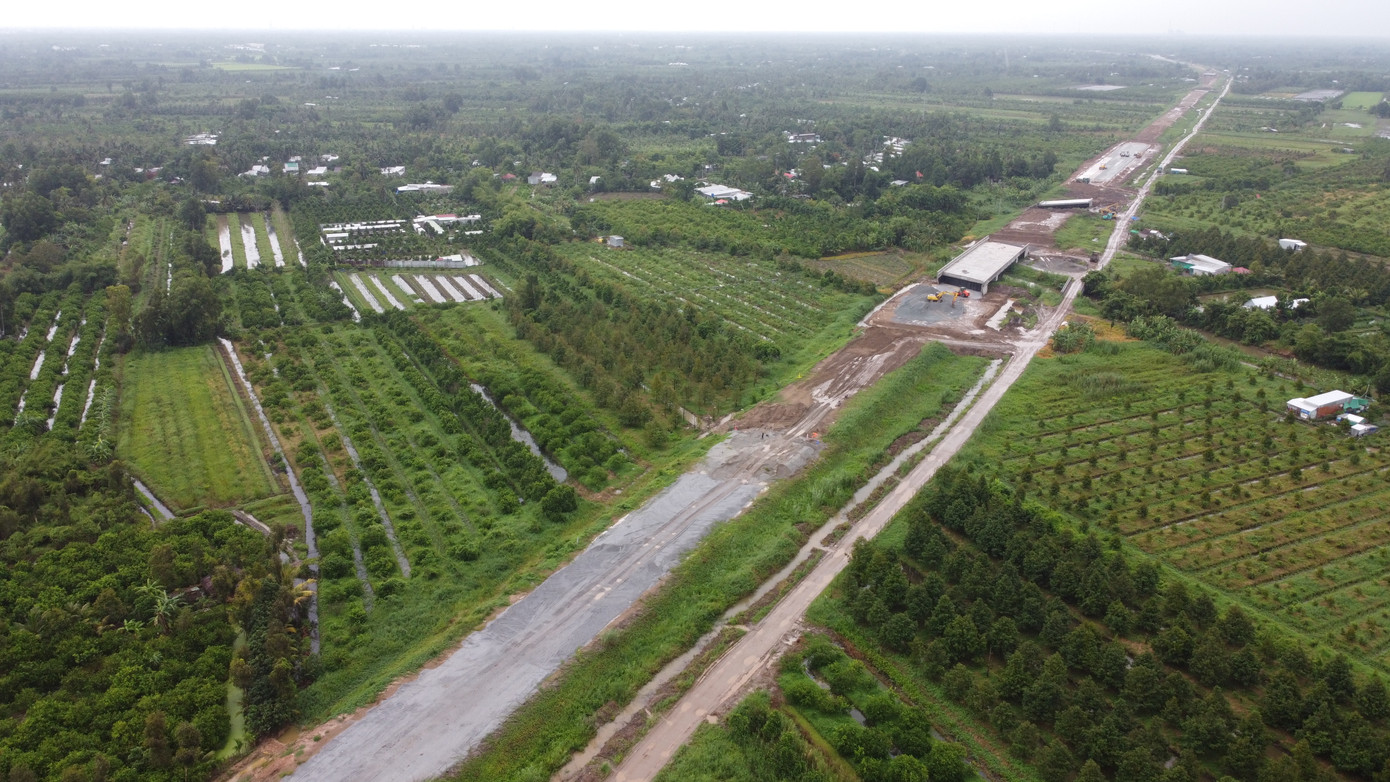 Dự án thành phần Cần Thơ - Hậu Giang thuộc dự án cao tốc Bắc - Nam phía Đông, đoạn qua Hậu Giang. Dự án thành phần Cần Thơ - Hậu Giang thuộc dự án cao tốc Bắc - Nam phía Đông, đoạn qua Hậu Giang.