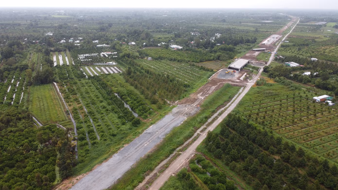 Dự án thành phần Cần Thơ - Hậu Giang thuộc dự án cao tốc Bắc - Nam phía Đông, đoạn qua Hậu Giang.