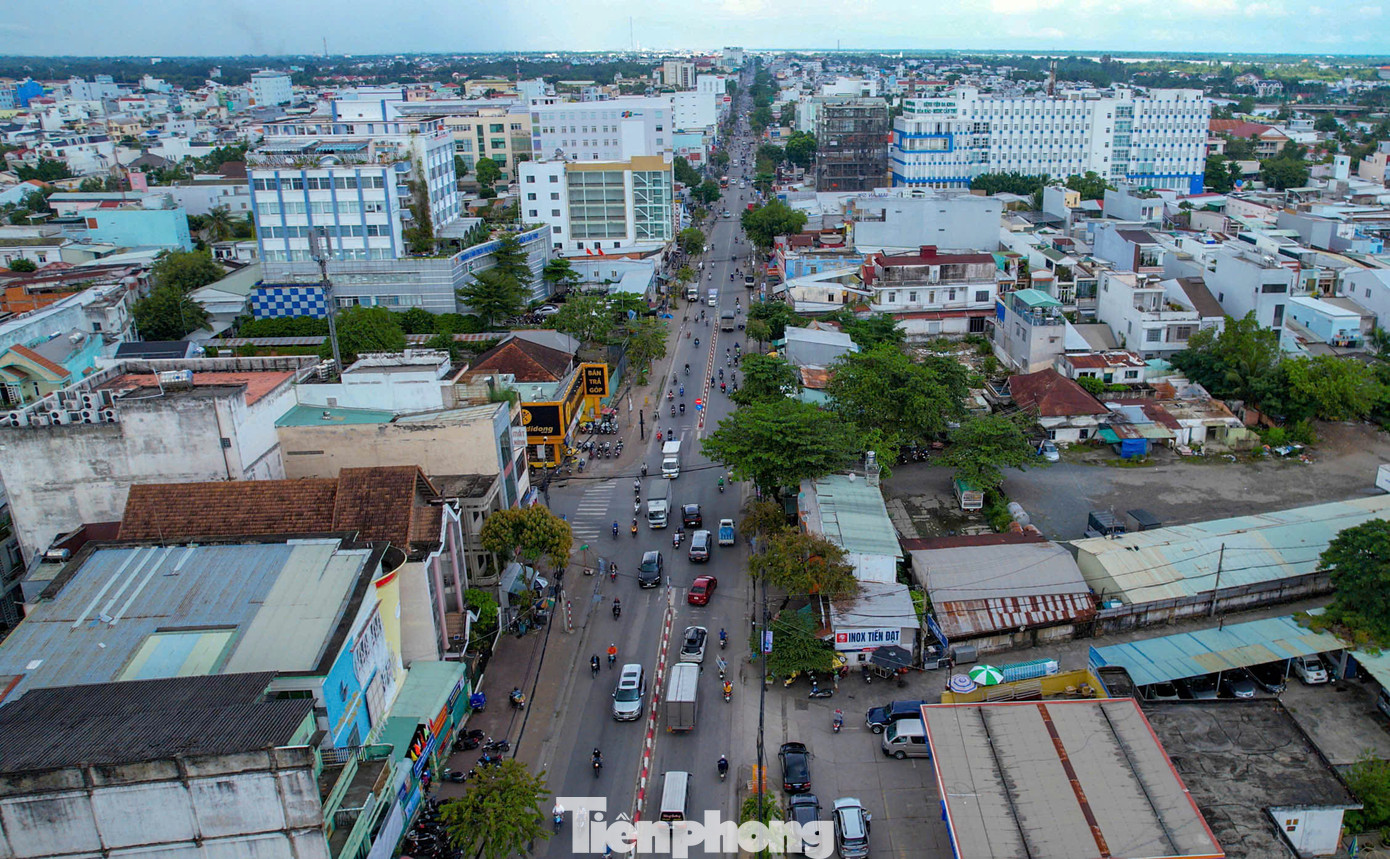 Đoạn đầu dự án cũng là đường Cách Mạng Tháng Tám, thuộc quận Ninh Kiều. Đoạn đầu dự án cũng là đường Cách Mạng Tháng Tám, thuộc quận Ninh Kiều.