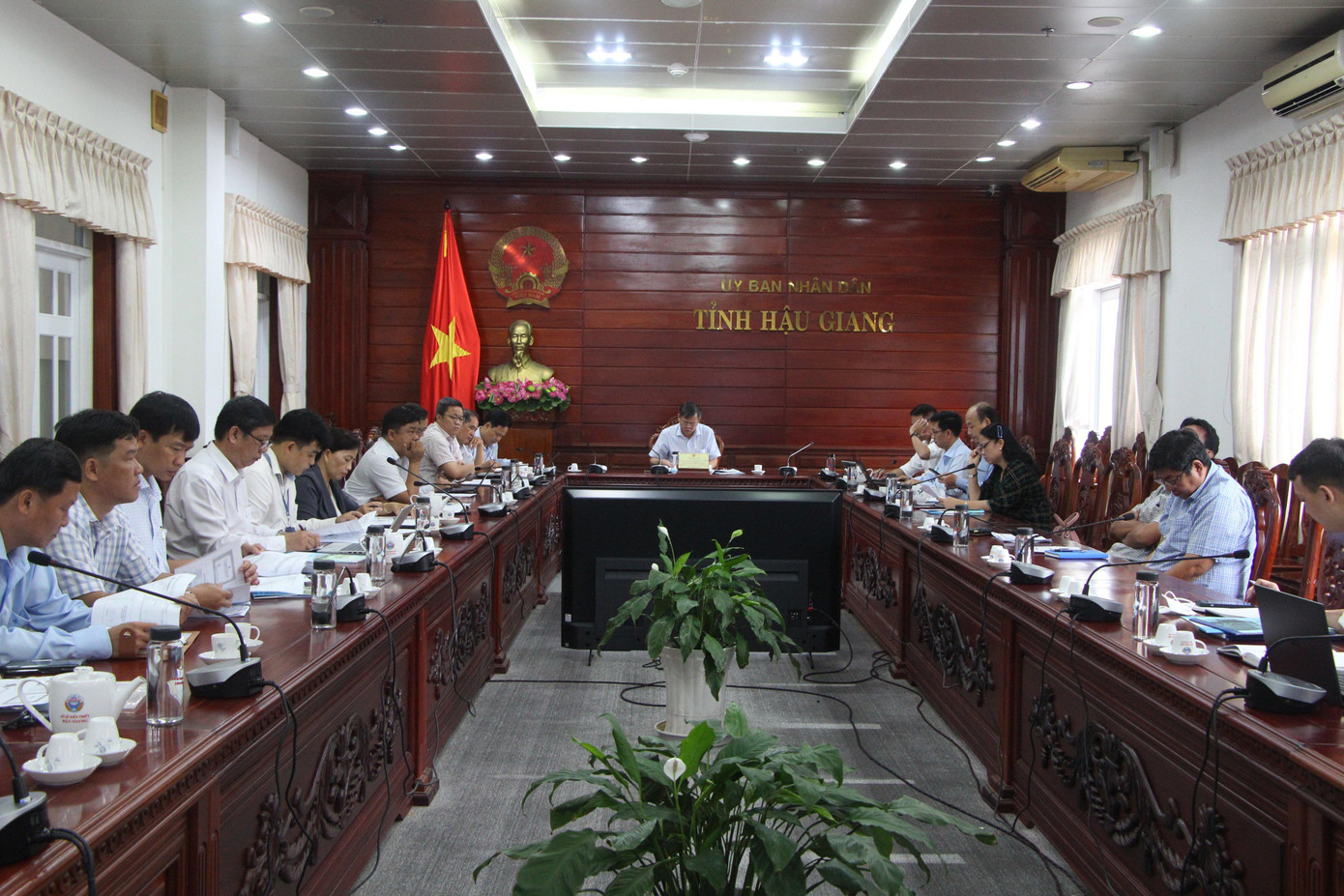 Quang cảnh buổi làm việc.