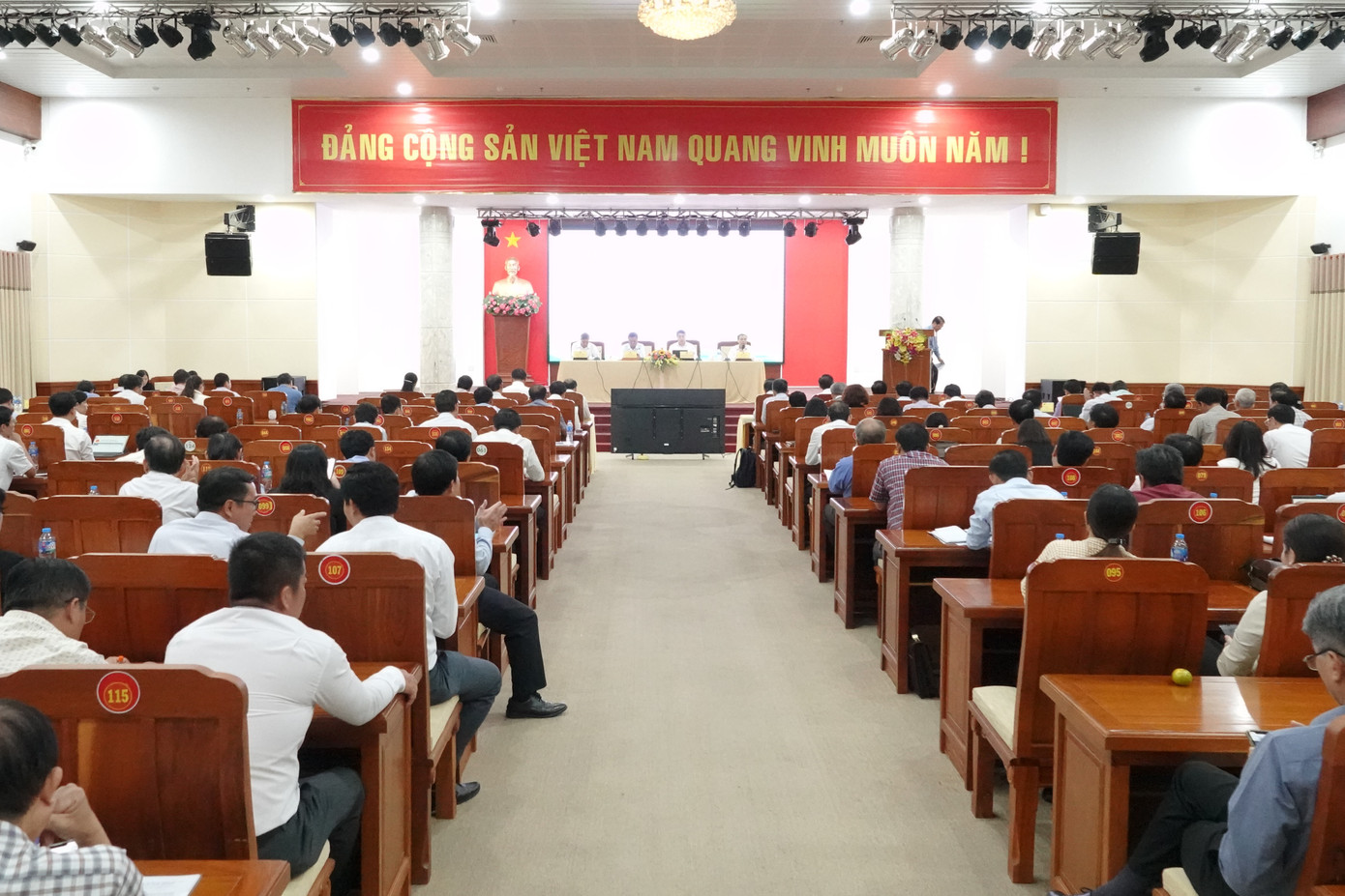 Quang cảnh hội nghị.