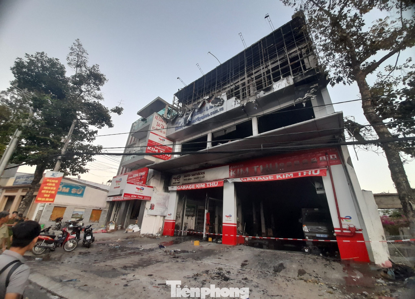 Gara Kim Thu sau vụ cháy. Gara Kim Thu sau vụ cháy.