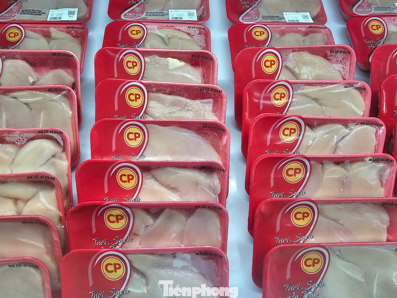 Một số sản phẩm bày bán tại cửa hàng.