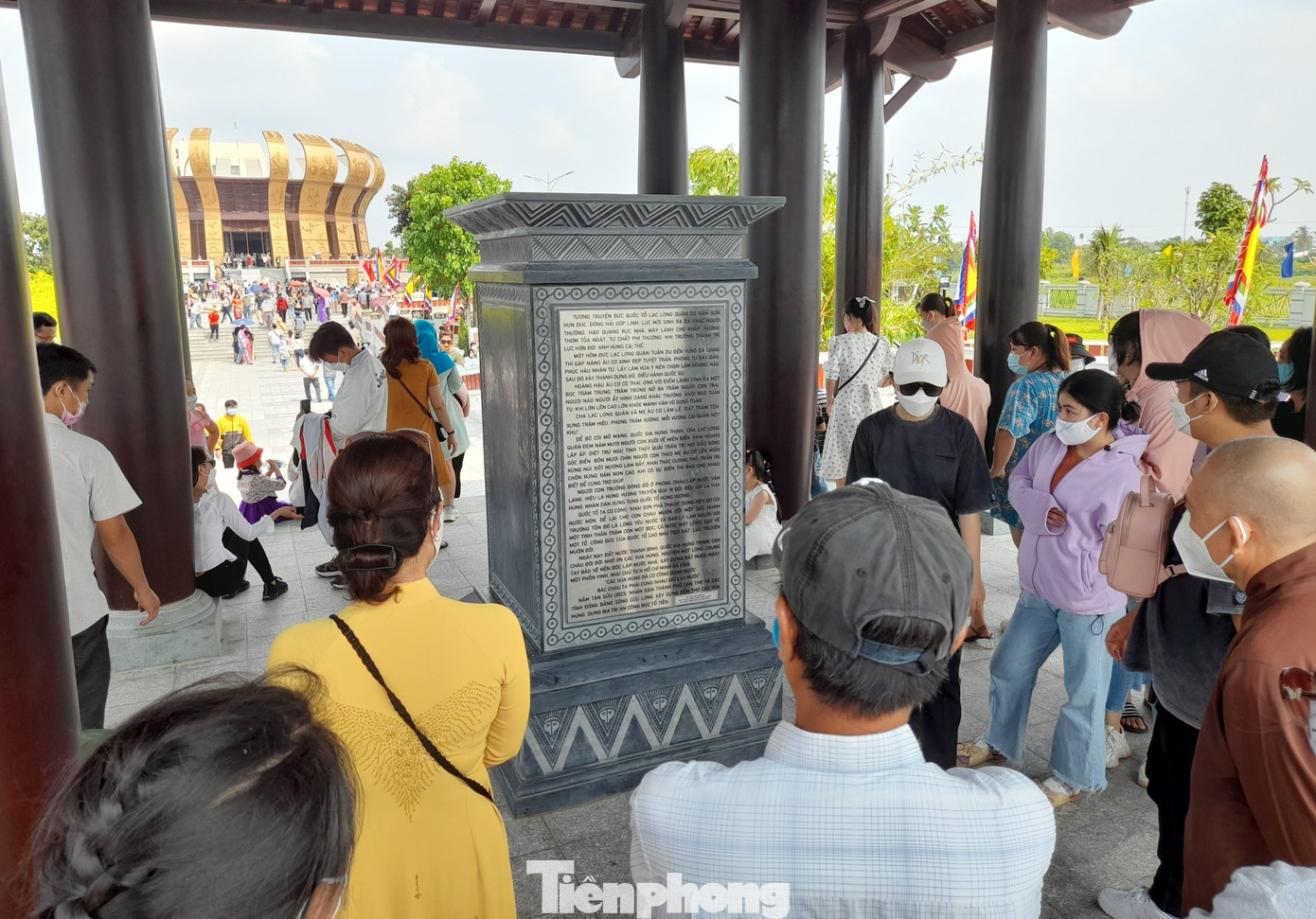 Nhà bia là nơi ghi lại khái quát lịch sử thời đại Vua Hùng.