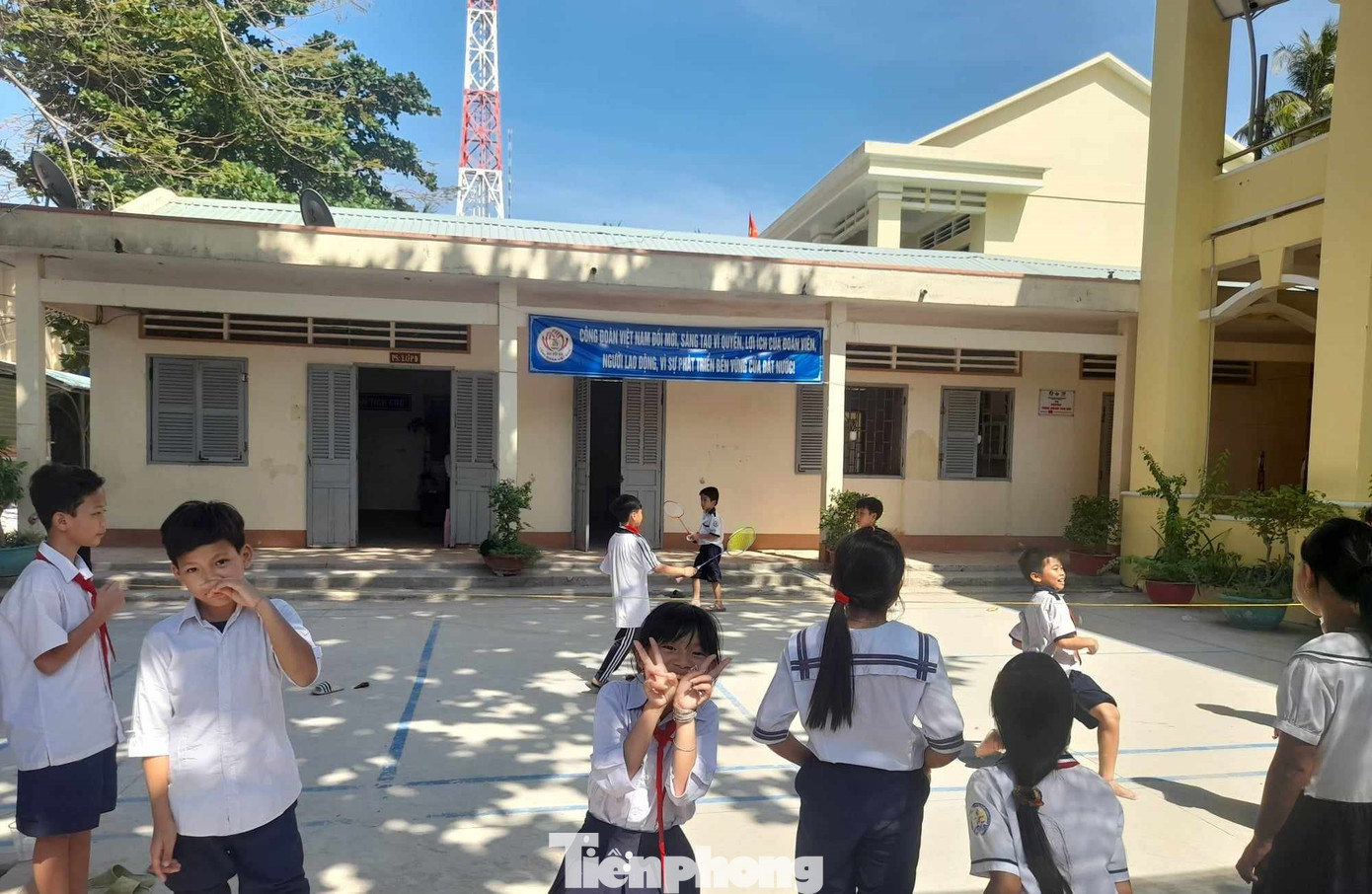 Xã Thổ Châu có hơn 500 hộ dân, hai điểm trường (mầm non, tiểu học và THCS).