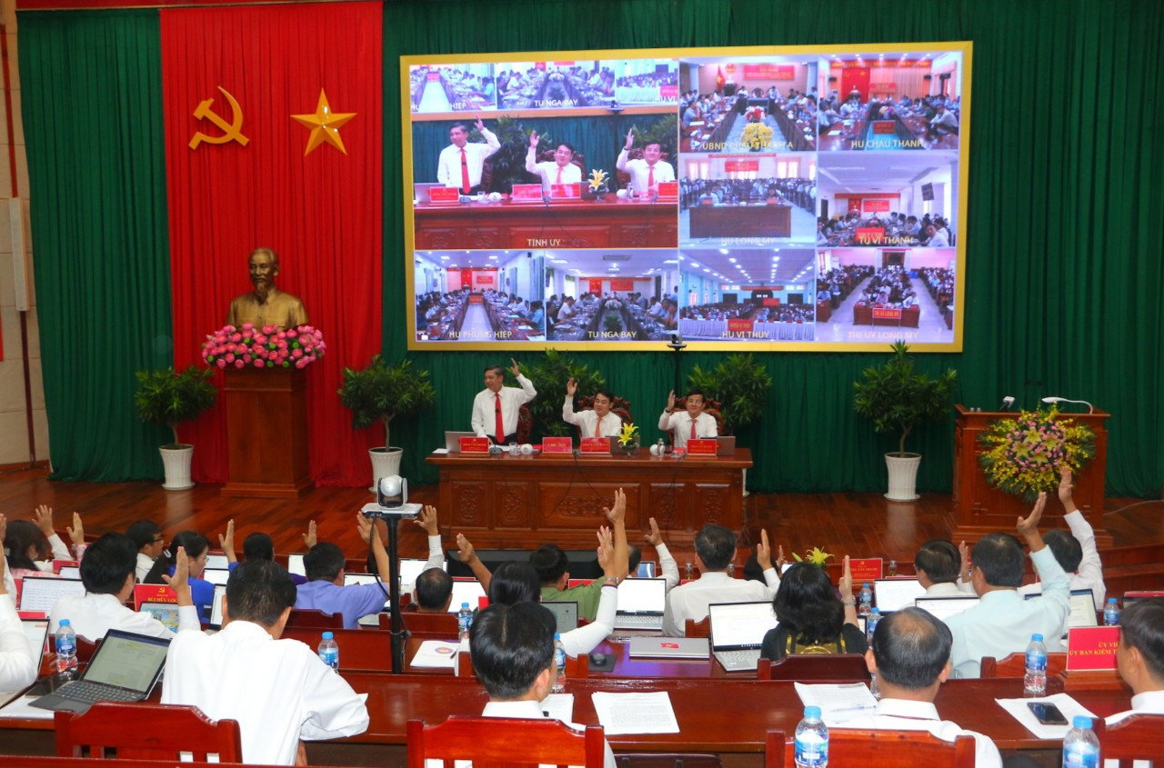 Hội nghị Ban Chấp hành Đảng bộ tỉnh Hậu Giang về triển khai, sơ kết, tổng kết các văn bản của trung ương và của tỉnh. Ảnh: D.Khương. Hội nghị Ban Chấp hành Đảng bộ tỉnh Hậu Giang về triển khai, sơ kết, tổng kết các văn bản của trung ương và của tỉnh. Ảnh: D.Khương.