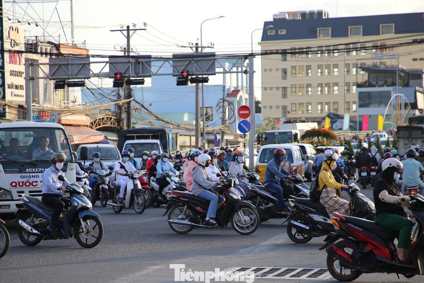 Theo Sở GTVT Cần Thơ, số lượng phương tiện giao thông của thành phố gia tăng nhanh chóng. Ảnh: Cảnh Kỳ. Theo Sở GTVT Cần Thơ, số lượng phương tiện giao thông của thành phố gia tăng nhanh chóng. Ảnh: Cảnh Kỳ.