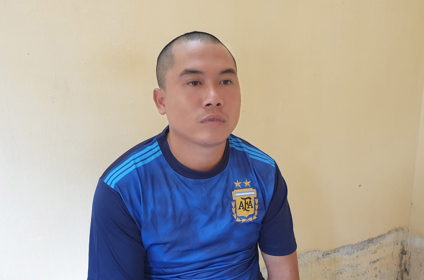 Đặng Ri Na tại cơ quan công an. Đặng Ri Na tại cơ quan công an.