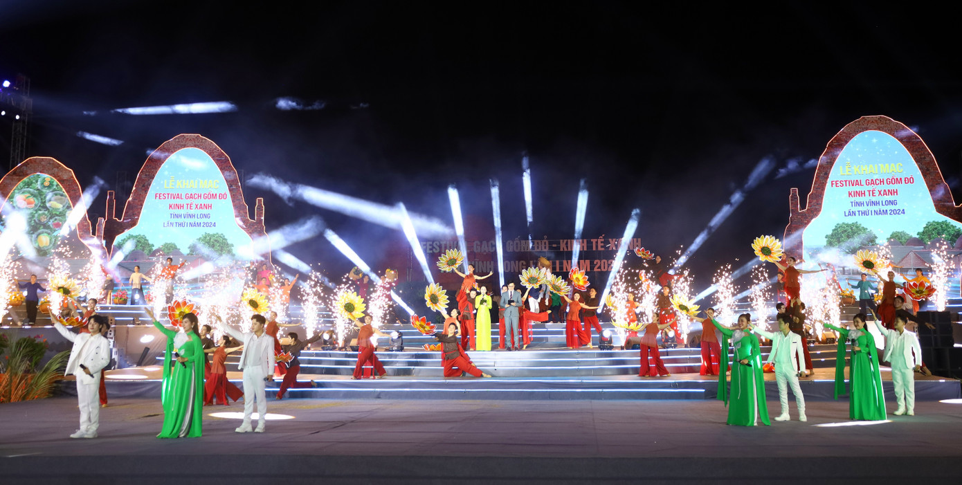 Tiết mục nghệ thuật tại lễ khai mạc. Tiết mục nghệ thuật tại lễ khai mạc.