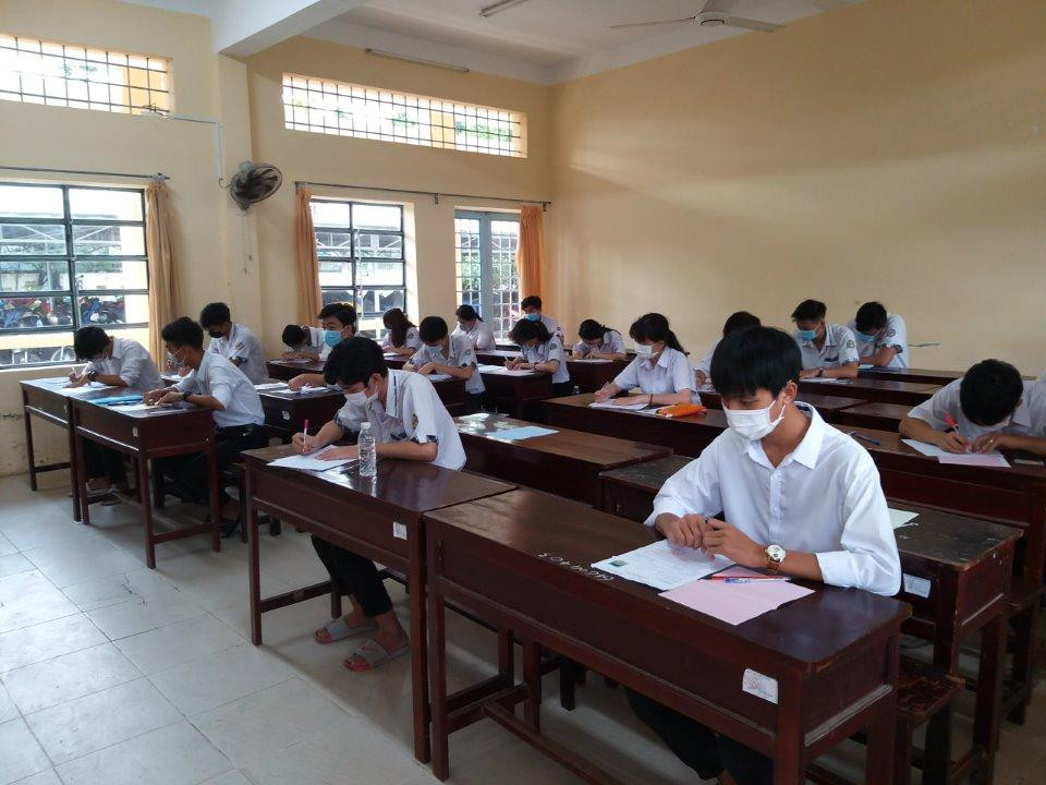 Theo kế hoạch của Sở GD&ĐT Hậu Giang, các cấp học phổ thông và GDTX tựu trường sớm nhất từ ngày 9/9 và khai giảng vào ngày 12/9. Theo kế hoạch của Sở GD&ĐT Hậu Giang, các cấp học phổ thông và GDTX tựu trường sớm nhất từ ngày 9/9 và khai giảng vào ngày 12/9.