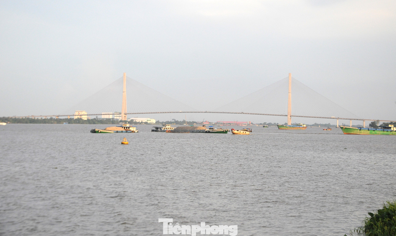 Cần Thơ có khoảng 60km chiều dài sông Hậu chảy qua địa bàn. Cần Thơ có khoảng 60km chiều dài sông Hậu chảy qua địa bàn.