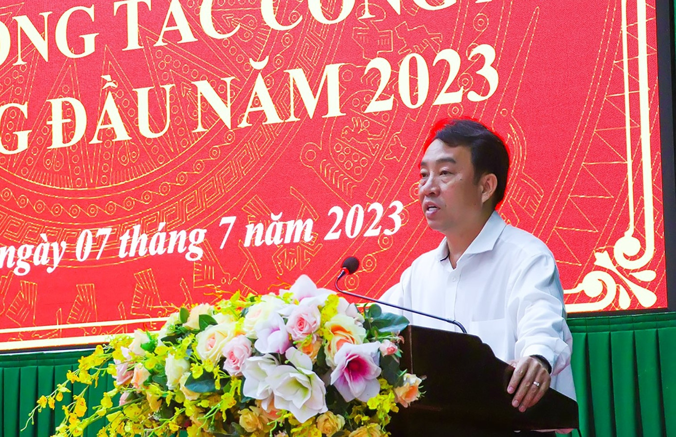 Chủ tịch UBND tỉnh Vĩnh Long Lữ Quang Ngời phát biểu tại hội nghị. Chủ tịch UBND tỉnh Vĩnh Long Lữ Quang Ngời phát biểu tại hội nghị.