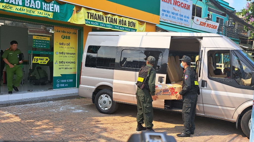 Thu giữ nhiều tài liệu liên quan.