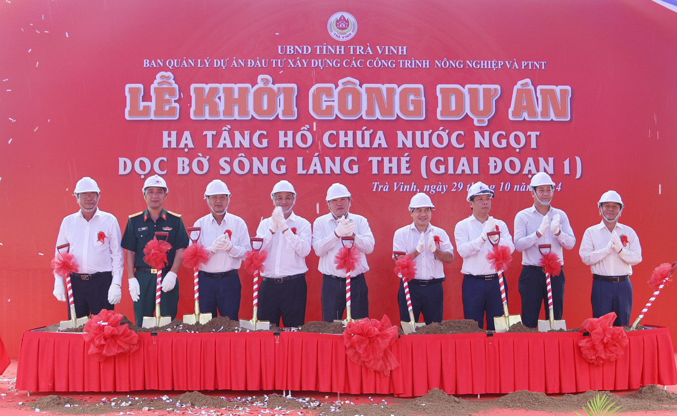 Nghi thức khởi công dự án.