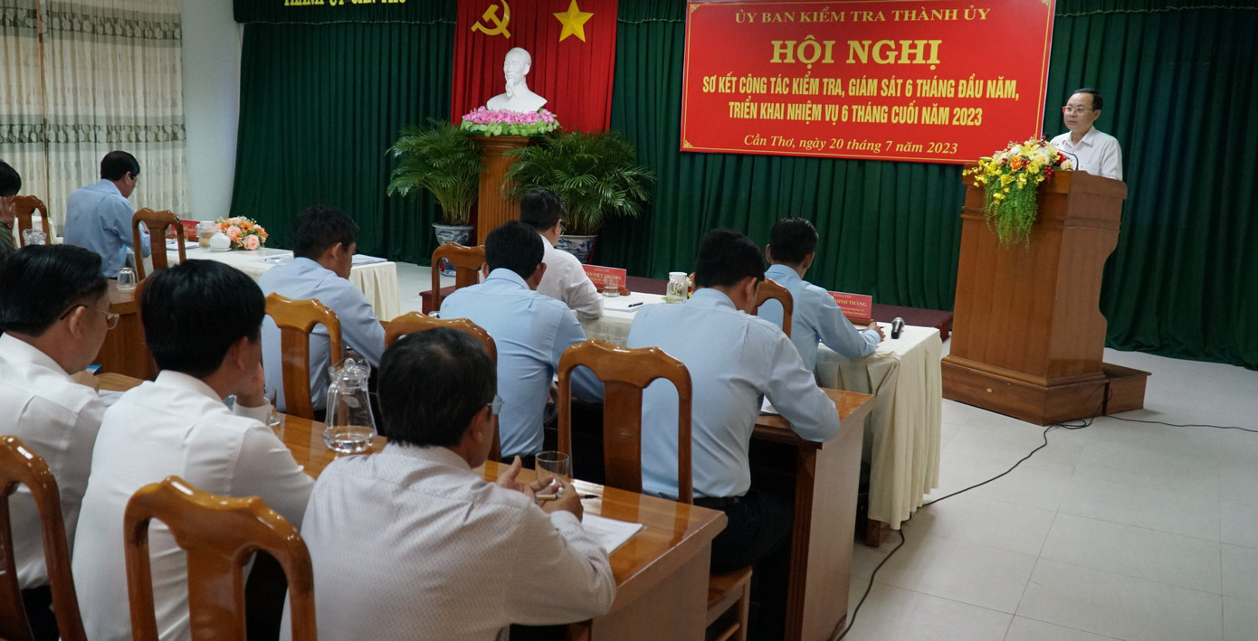 Bí thư Thành ủy Cần Thơ Nguyễn Văn Hiếu phát biểu tại hội nghị. Ảnh: A.Dũng. Bí thư Thành ủy Cần Thơ Nguyễn Văn Hiếu phát biểu tại hội nghị. Ảnh: A.Dũng.