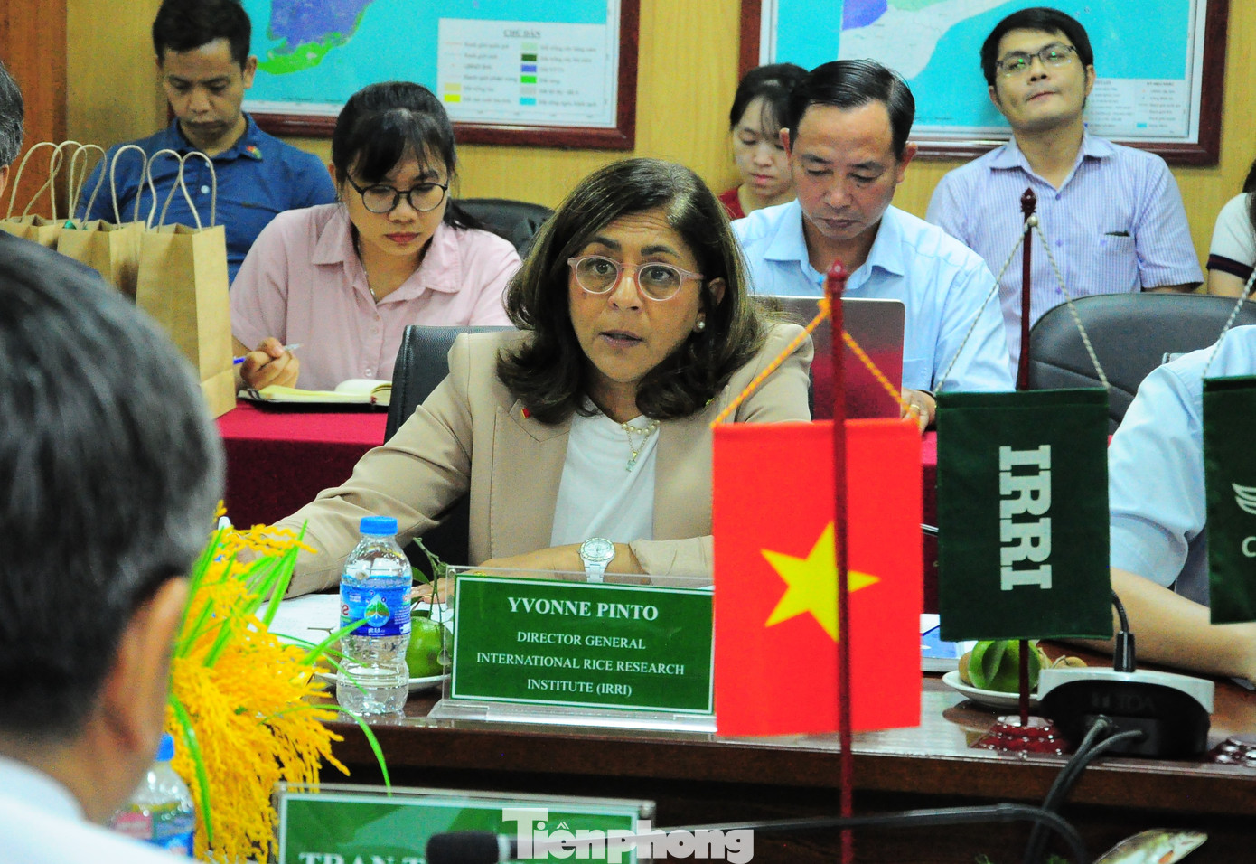 Tổng Giám đốc IRRI - bà Yvonne Pinto phát biểu tại cuộc làm việc. Ảnh: CK Tổng Giám đốc IRRI - bà Yvonne Pinto phát biểu tại cuộc làm việc. Ảnh: CK