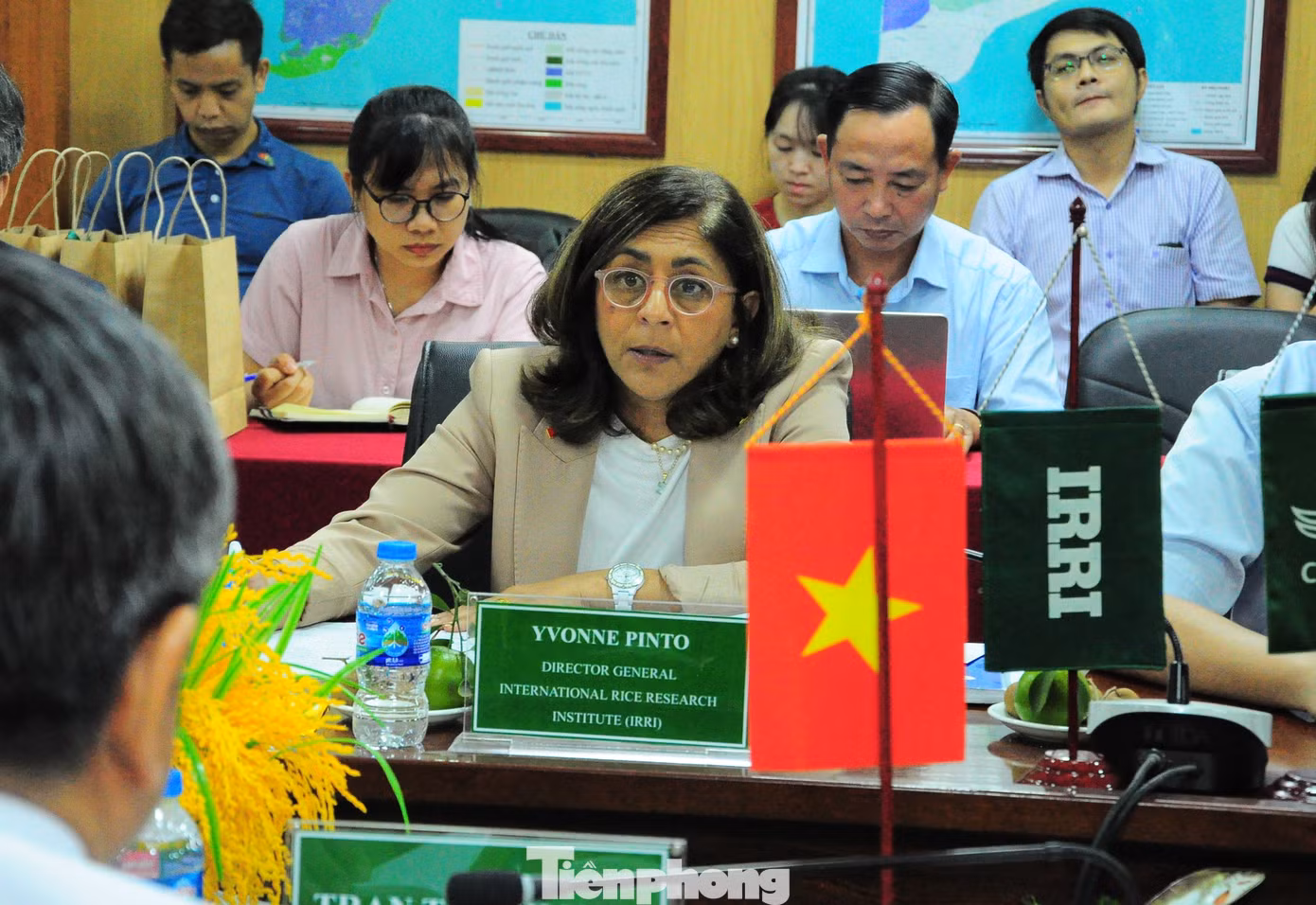 Tổng Giám đốc IRRI - bà Yvonne Pinto phát biểu tại cuộc làm việc. Ảnh: CK