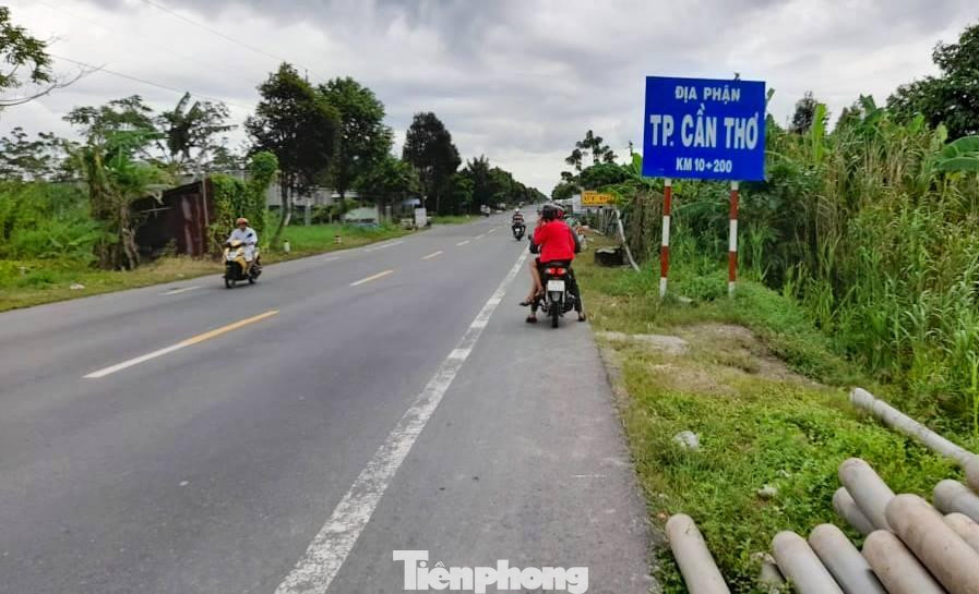 Quốc lộ 61C nối Cần Thơ - Hậu Giang. Ảnh: Cảnh Kỳ Quốc lộ 61C nối Cần Thơ - Hậu Giang. Ảnh: Cảnh Kỳ