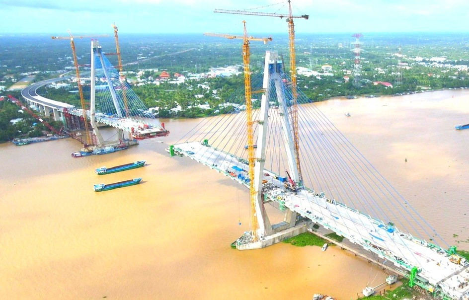 Từ điểm đầu dự án, tuyến đi song song với Quốc lộ 1 và vượt sông Tiền bằng cầu Mỹ Thuận 2, cách cầu Mỹ Thuận hiện hữu 350m về phía thượng lưu và kết thúc tại nút giao với QL80.