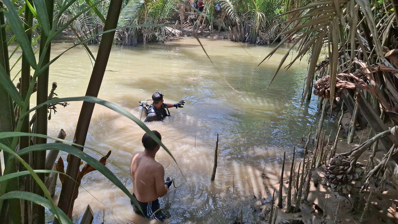 Lực lượng cứu nạn cứu hộ tìm kiếm nạn nhân. Lực lượng cứu nạn cứu hộ tìm kiếm nạn nhân.