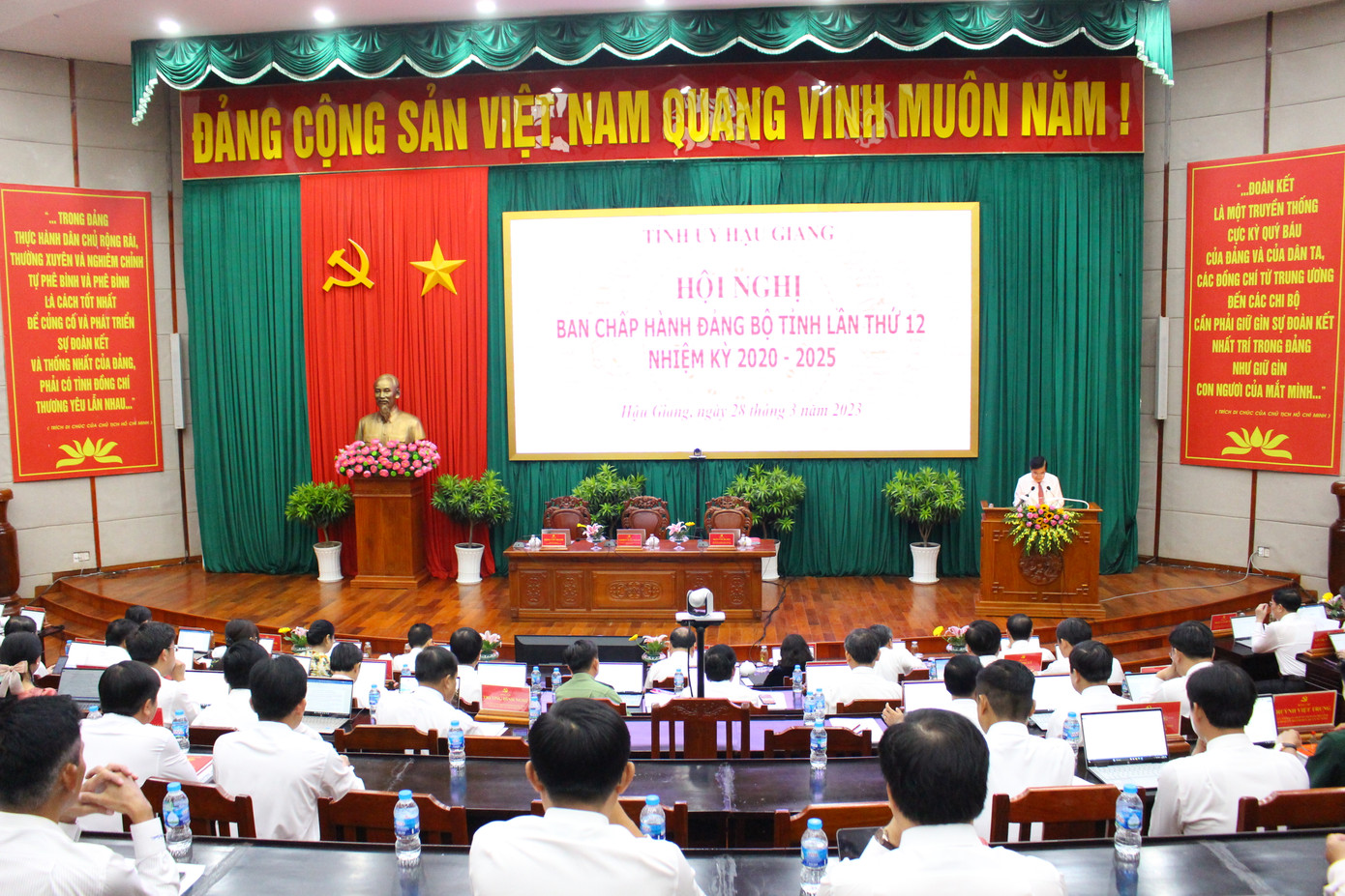 Quang cảnh hội nghị.