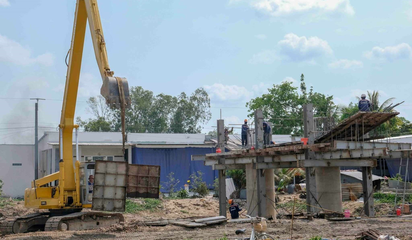 Công trường dự án đường vành đai phía Tây TP. Cần Thơ. Công trường dự án đường vành đai phía Tây TP. Cần Thơ.