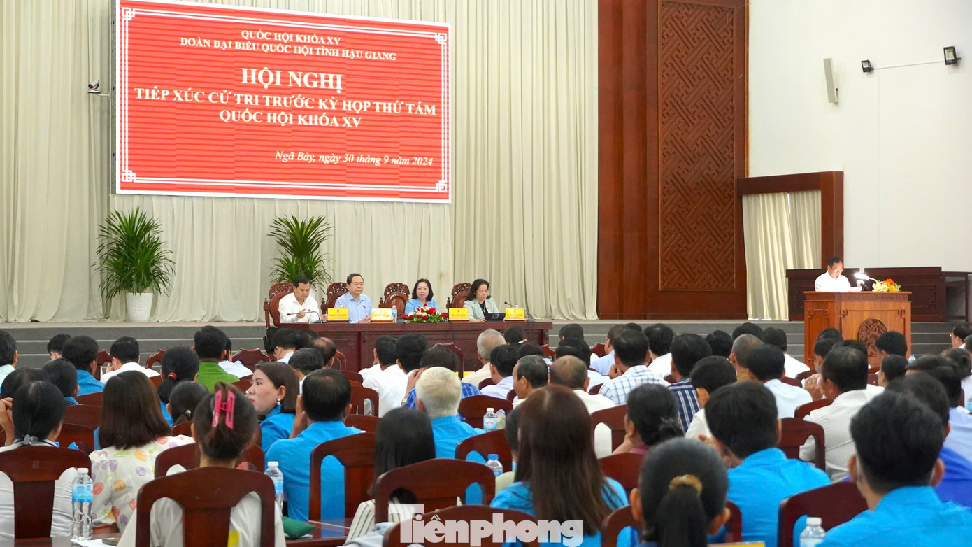 Hội nghị ghi nhận nhiều ý kiến của cử tri liên quan đến các vấn đề như bảo hiểm xã hội, tình trạng thiếu giáo viên, thiếu thuốc bảo hiểm y tế, tìm đầu ra cho nông sản… Hội nghị ghi nhận nhiều ý kiến của cử tri liên quan đến các vấn đề như bảo hiểm xã hội, tình trạng thiếu giáo viên, thiếu thuốc bảo hiểm y tế, tìm đầu ra cho nông sản…