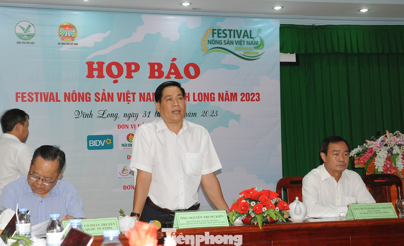 Ông Nguyễn Trung Kiên – Phó Giám đốc Sở Công Thương Vĩnh Long thông tin về sự kiện. Ảnh: Cảnh Kỳ.