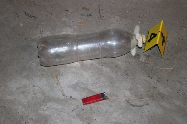 Dương Quốc Trung tại cơ quan công an cùng tang vật. Dương Quốc Trung tại cơ quan công an cùng tang vật.