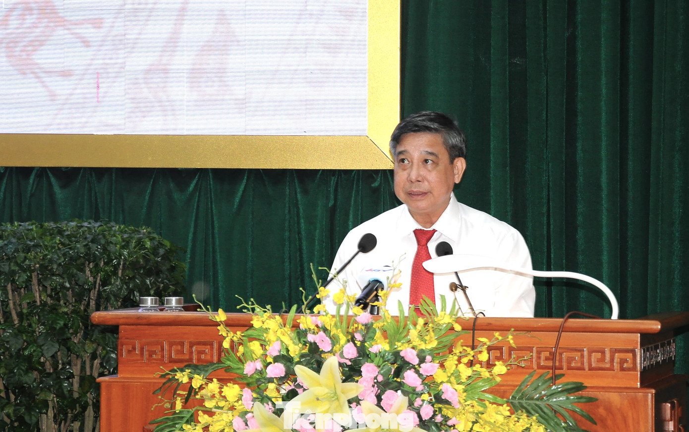 Chủ tịch UBND tỉnh Hậu Giang Đồng Văn Thanh báo cáo tại hội nghị. Ảnh: CK. Chủ tịch UBND tỉnh Hậu Giang Đồng Văn Thanh báo cáo tại hội nghị. Ảnh: CK.