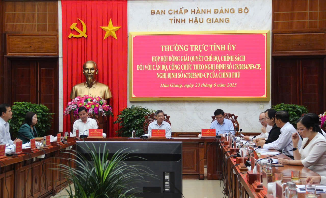 Quang cảnh cuộc họp. Quang cảnh cuộc họp.