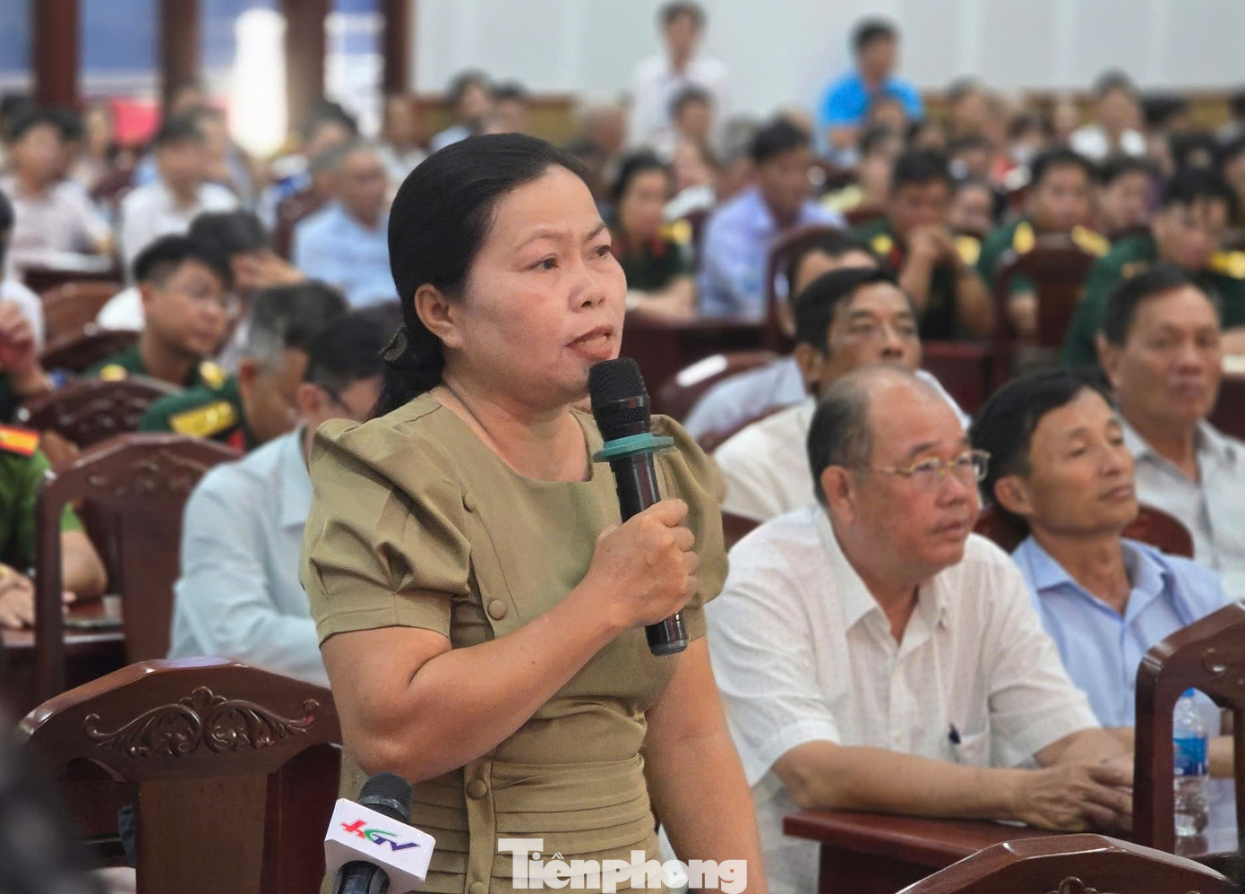 Cử tri nêu ý kiến. Ảnh: CK Cử tri nêu ý kiến. Ảnh: CK