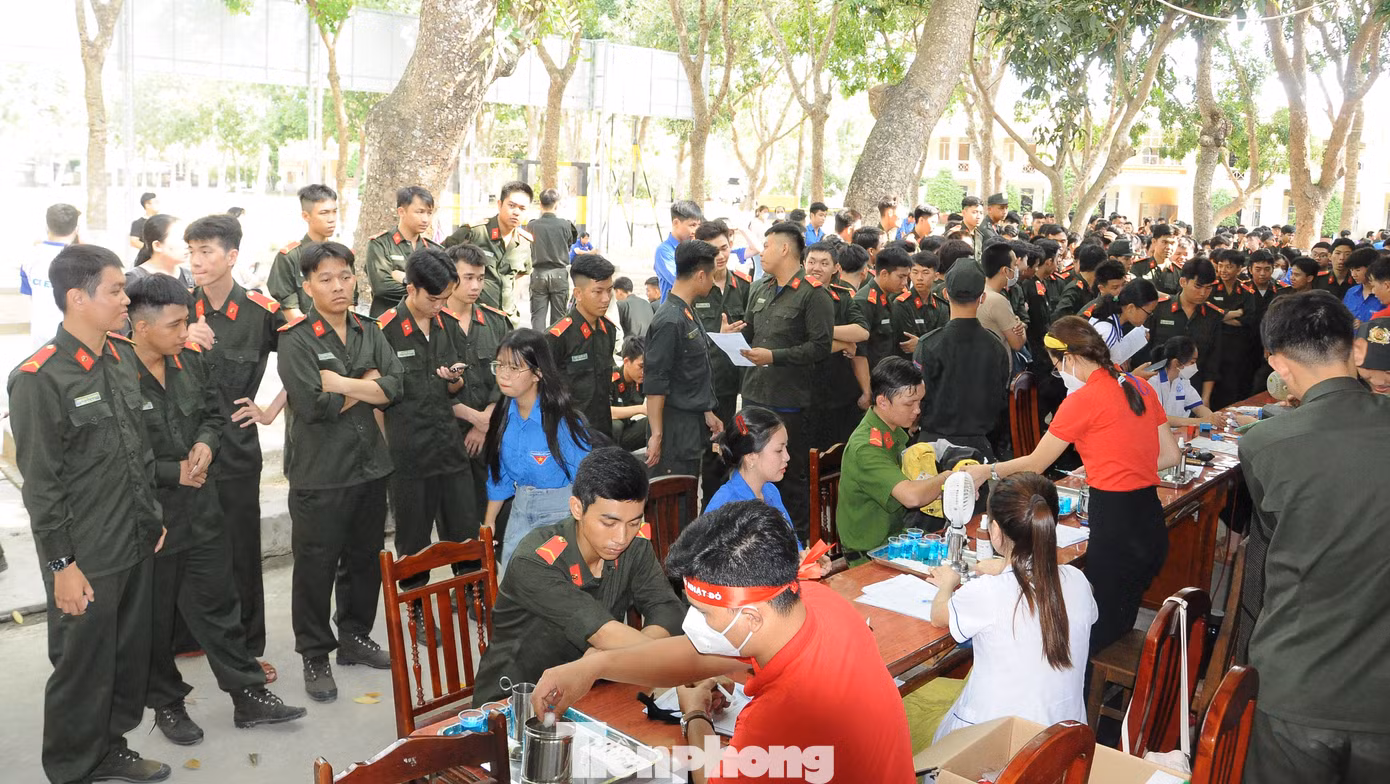 Theo Ban tổ chức, trong buổi sáng, chương trình đã tiếp nhận gần 700 đơn vị máu.