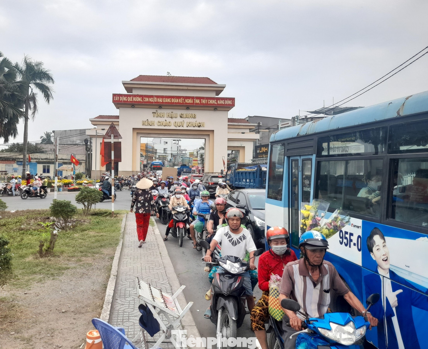 Quốc lộ 61 là tuyến đường huyết mạch, đi qua các huyện Châu Thành A, Phụng Hiệp, Vị Thủy, thành phố Vị Thanh (tỉnh lỵ của Hậu Giang) rồi đi Kiên Giang. Quốc lộ 61 là tuyến đường huyết mạch, đi qua các huyện Châu Thành A, Phụng Hiệp, Vị Thủy, thành phố Vị Thanh (tỉnh lỵ của Hậu Giang) rồi đi Kiên Giang.
