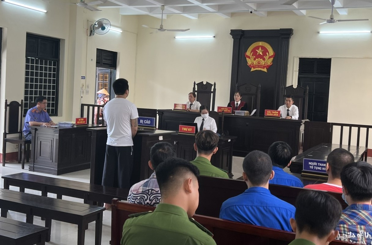 Quang cảnh phiên tòa. Quang cảnh phiên tòa.