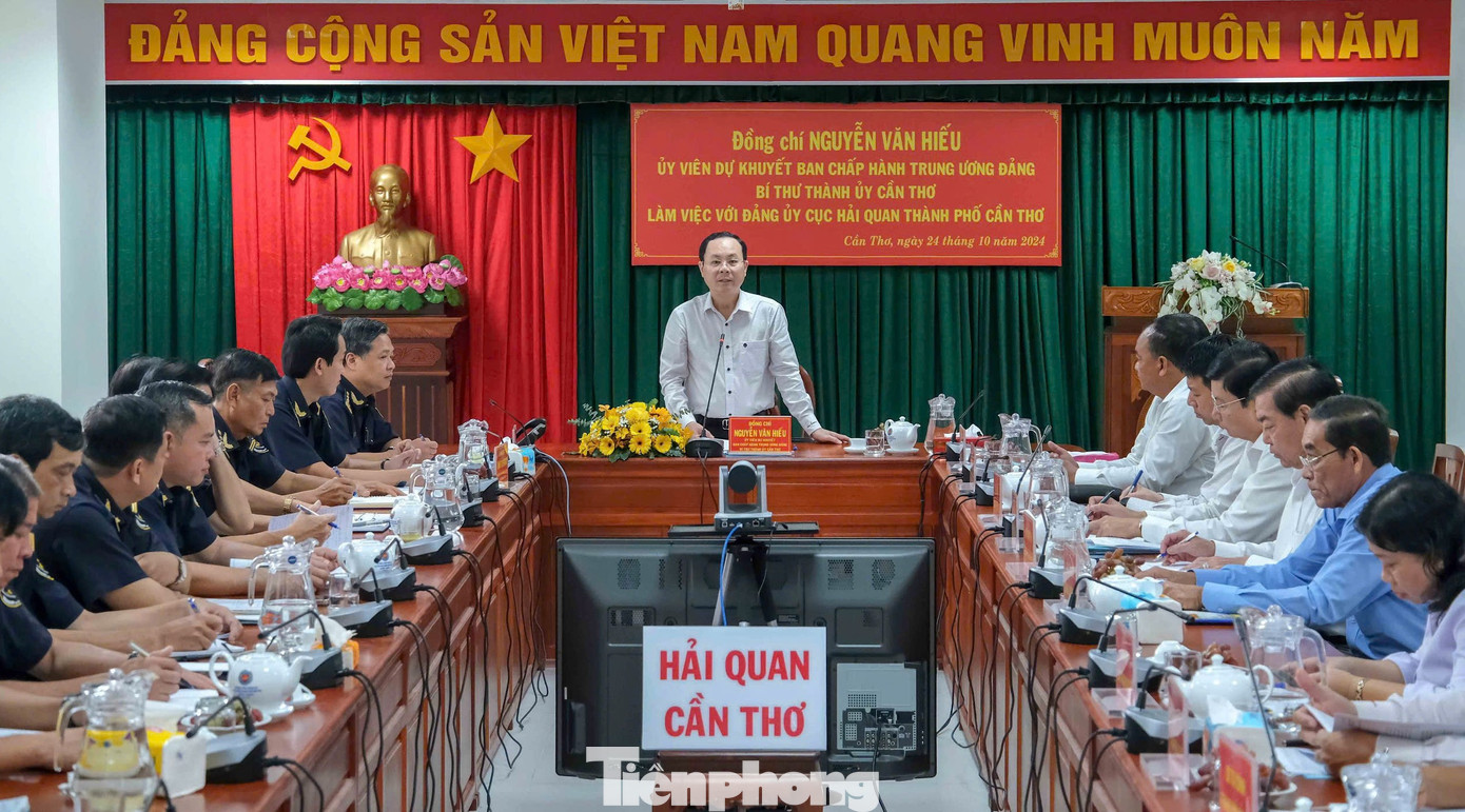Bí thư Thành ủy Cần Thơ Nguyễn Văn Hiếu phát biểu tại cuộc họp. Bí thư Thành ủy Cần Thơ Nguyễn Văn Hiếu phát biểu tại cuộc họp.
