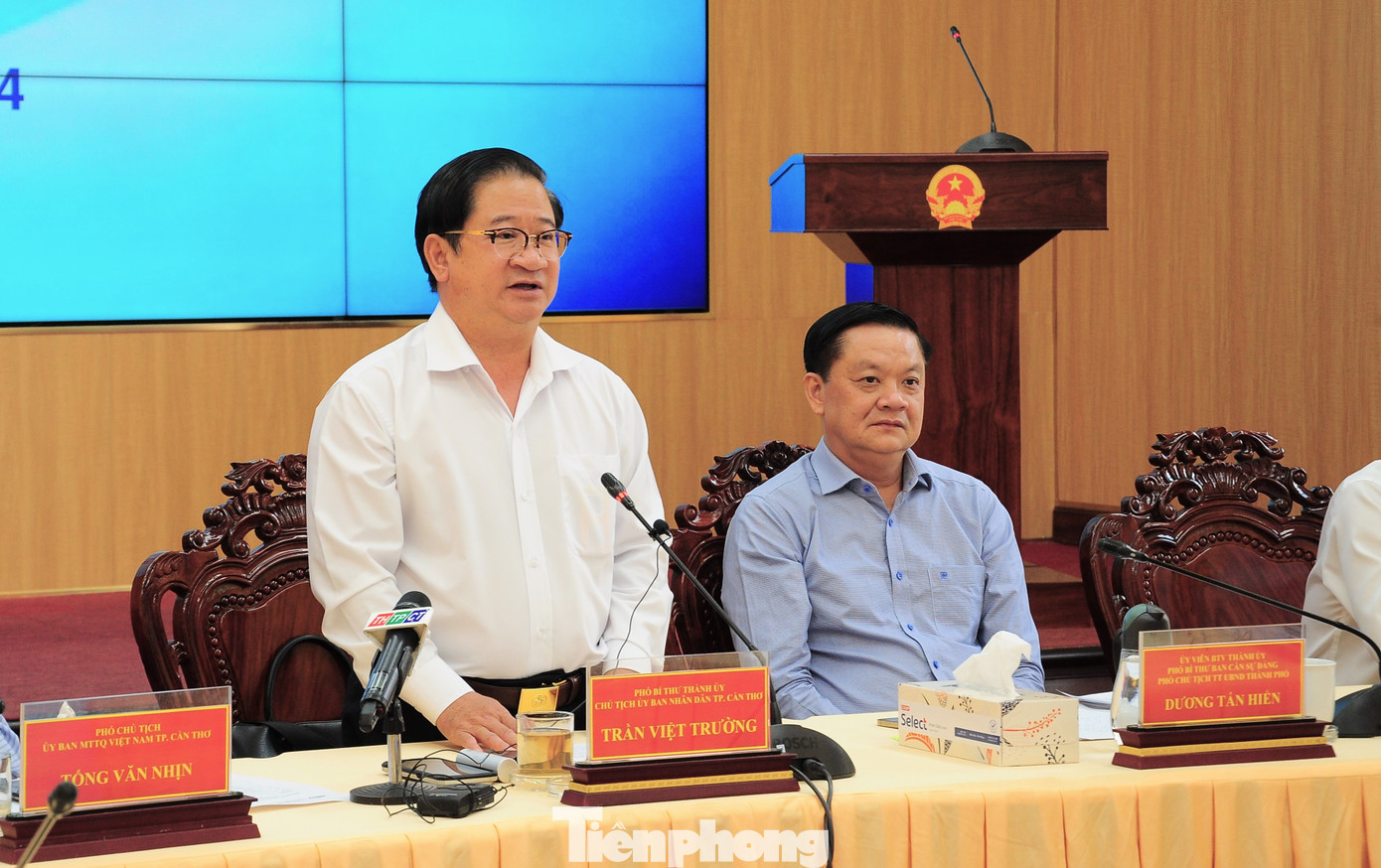 Chủ tịch UBND thành phố Cần Thơ Trần Việt Trường kết luận hội nghị. Ảnh: CK Chủ tịch UBND thành phố Cần Thơ Trần Việt Trường kết luận hội nghị. Ảnh: CK