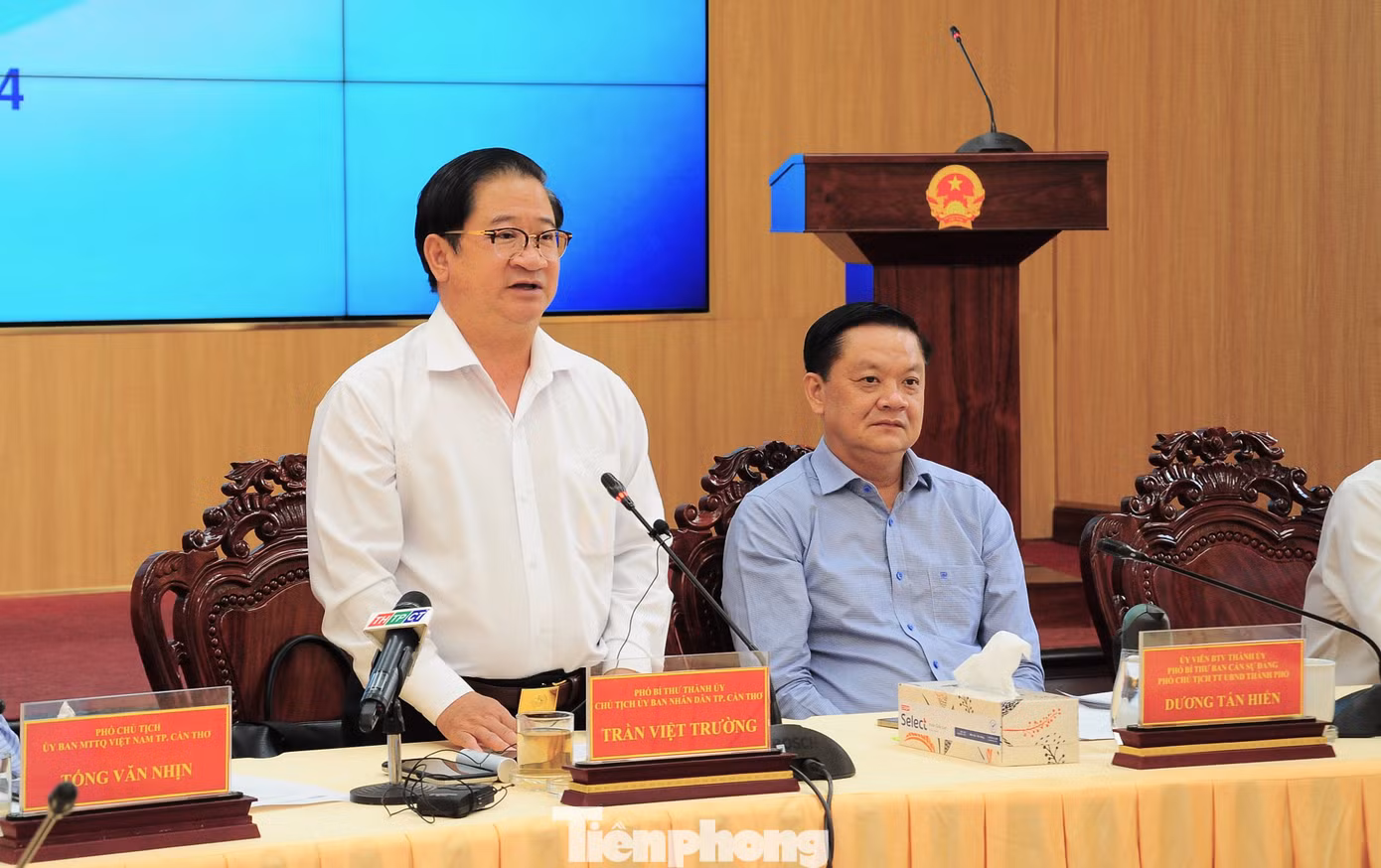 Chủ tịch UBND thành phố Cần Thơ Trần Việt Trường kết luận hội nghị. Ảnh: CK Chủ tịch UBND thành phố Cần Thơ Trần Việt Trường kết luận hội nghị. Ảnh: CK
