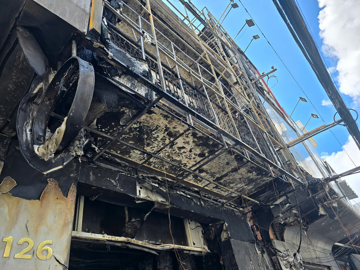 Nhiều tài sản bên trong căn nhà đã bị thiêu rụi.