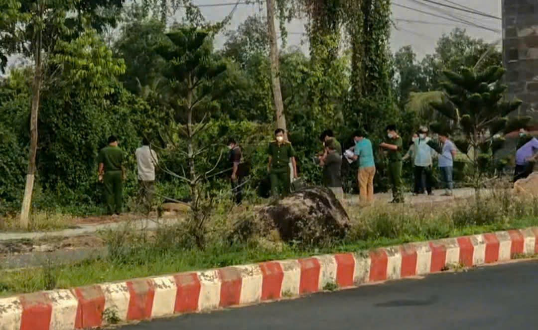 Cơ quan chức năng khám nghiệm hiện trường, khám nghiệm tử thi. Cơ quan chức năng khám nghiệm hiện trường, khám nghiệm tử thi.