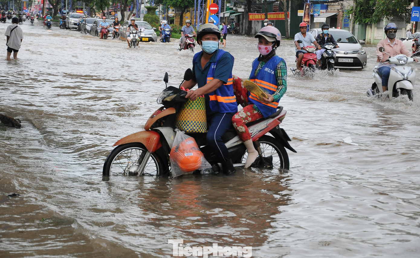 Ngập lụt nội ô Cần Thơ. Ảnh: Cảnh Kỳ.