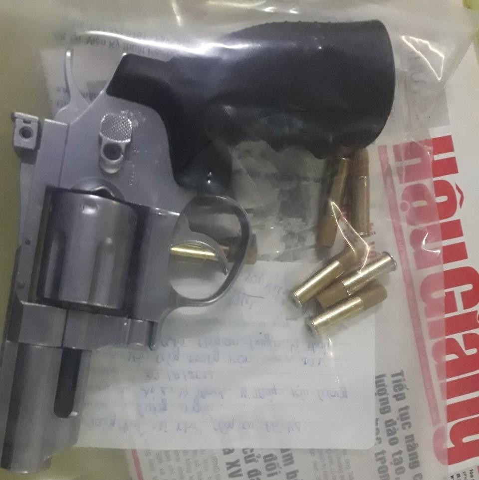 Tang vật thu được trên người đối tượng. Ảnh: CAHG