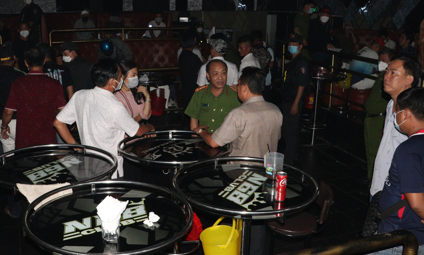 Đại tá Nguyễn Trọng Dũng - Giám đốc Công an tỉnh Vĩnh Long trực tiếp có mặt tại hiện trường.